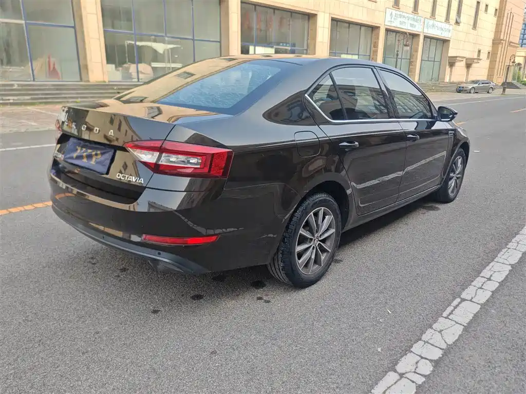 Skoda Octavia — фото 9