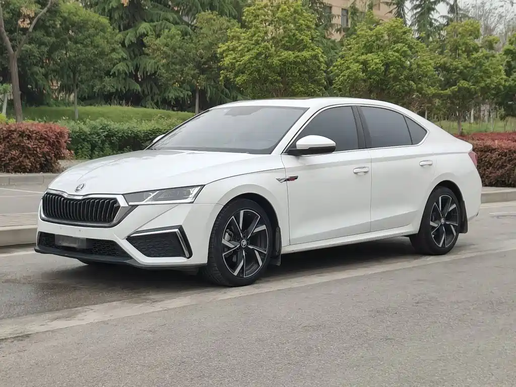 Skoda Octavia — фото 2