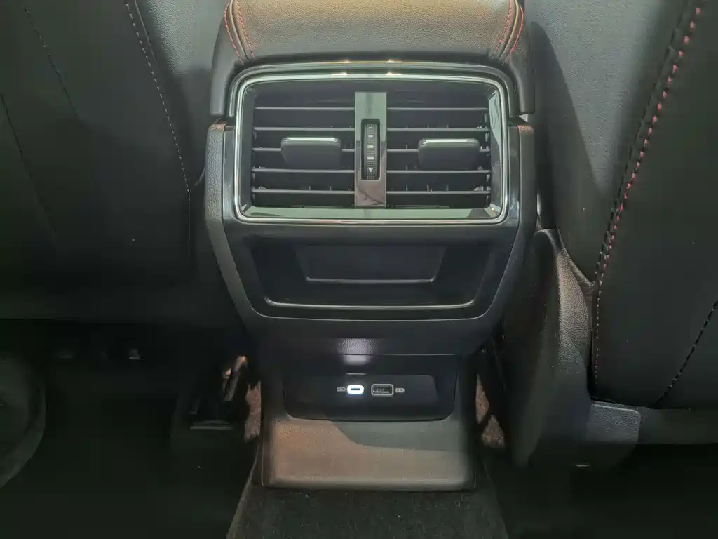 Skoda Karoq — фото 17