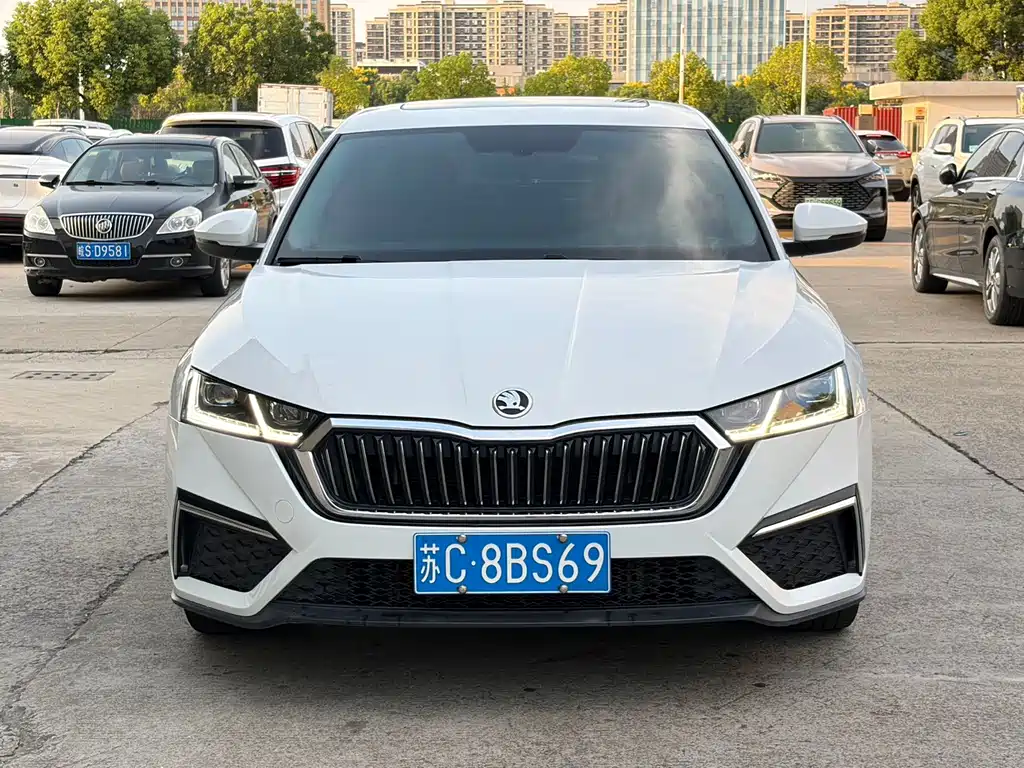 Skoda Octavia — фото 2