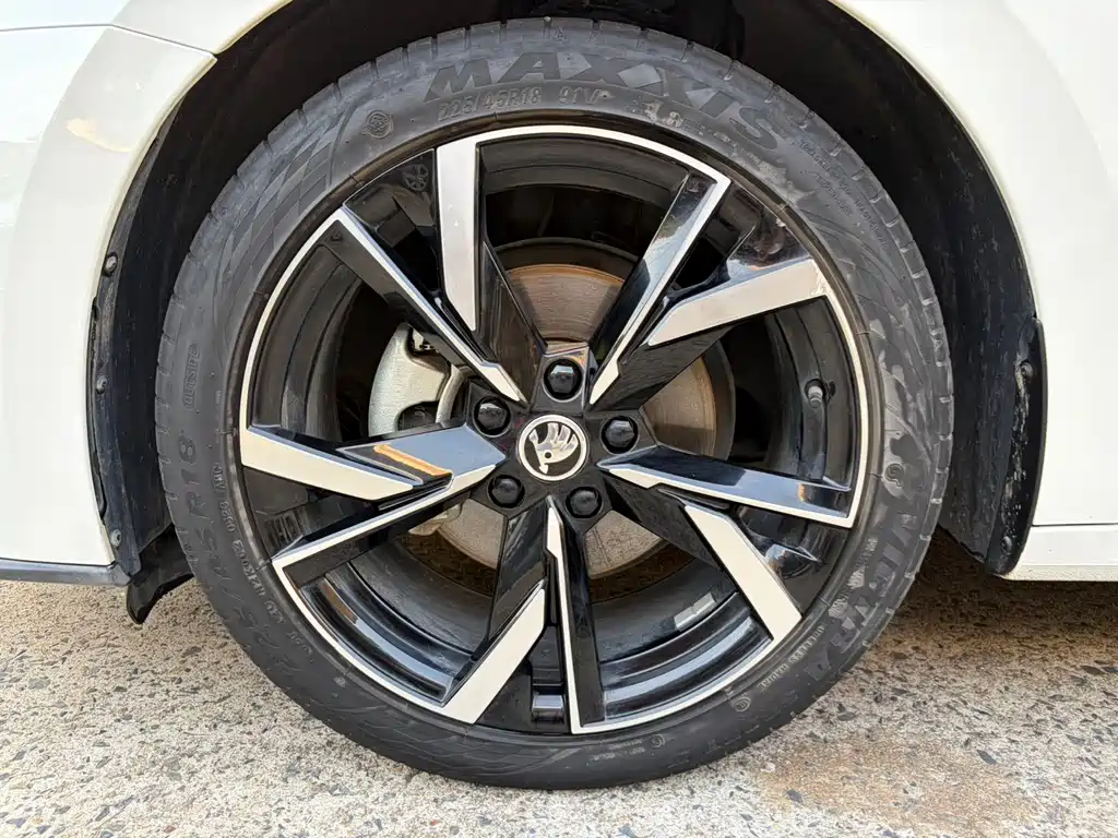 Skoda Octavia — фото 23