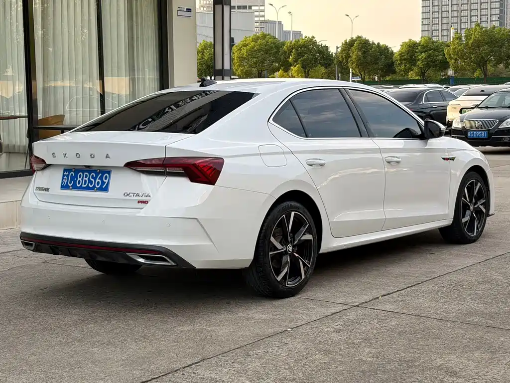 Skoda Octavia — фото 5