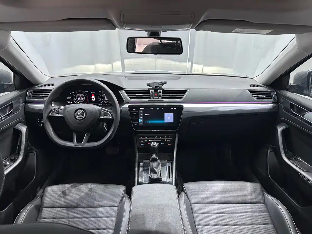 Skoda Superb — фото 13