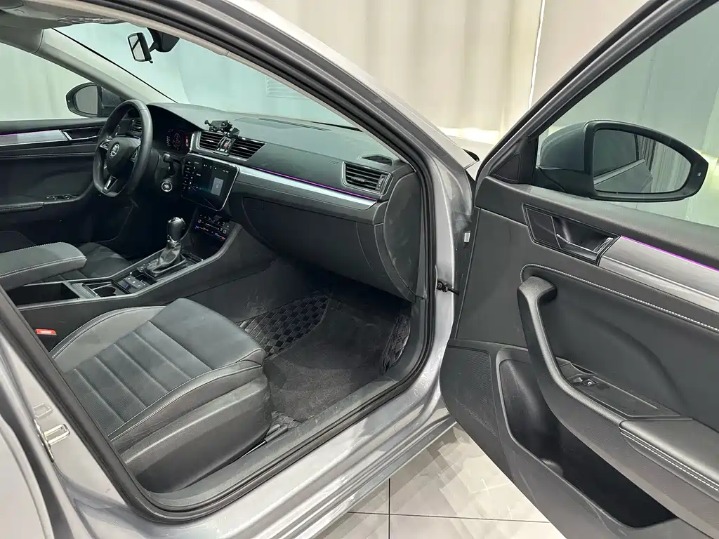 Skoda Superb — фото 18