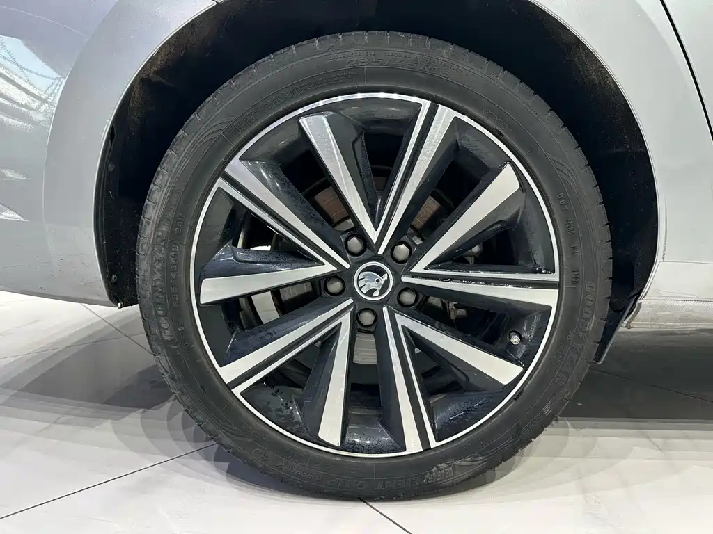 Skoda Superb — фото 20