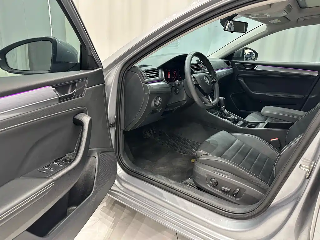 Skoda Superb — фото 7