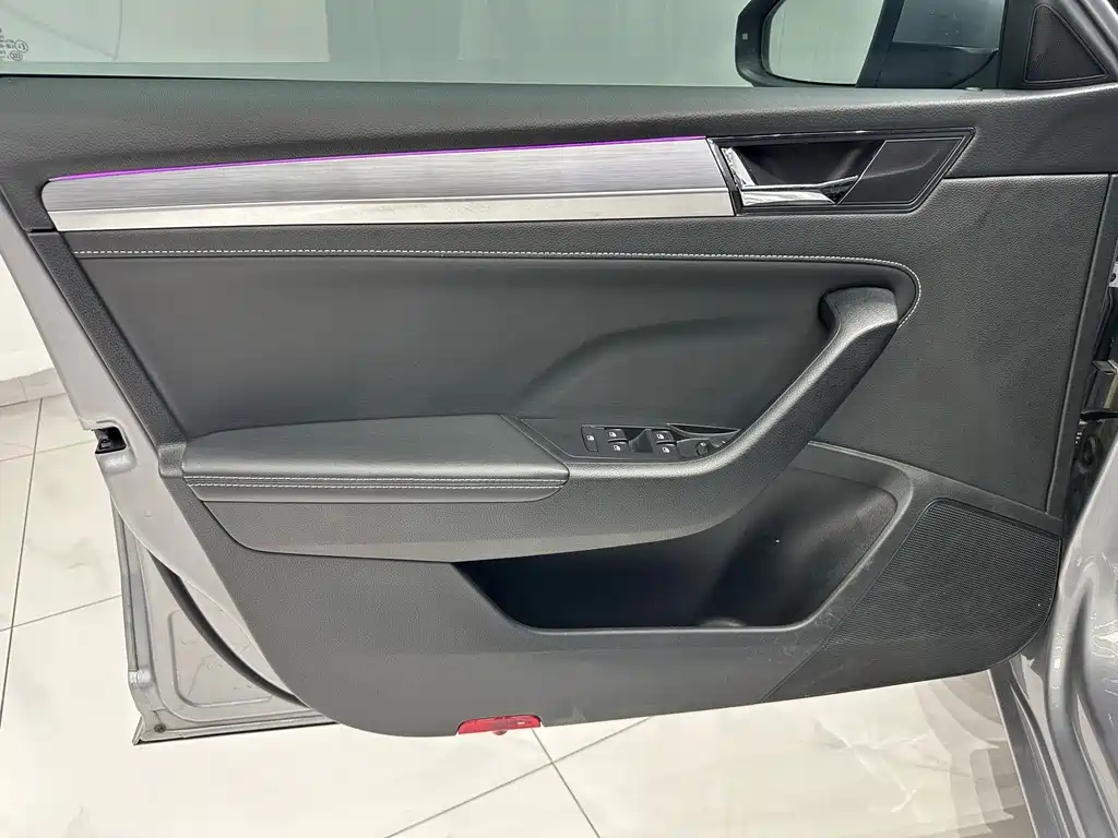 Skoda Superb — фото 8