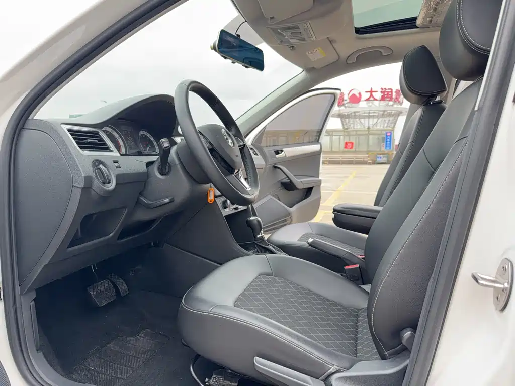 Skoda Rapid — фото 10