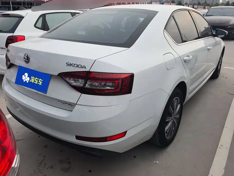 Skoda Octavia — фото 3