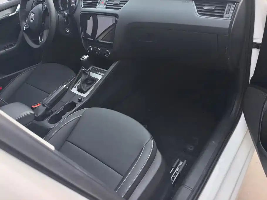 Skoda Octavia — фото 8