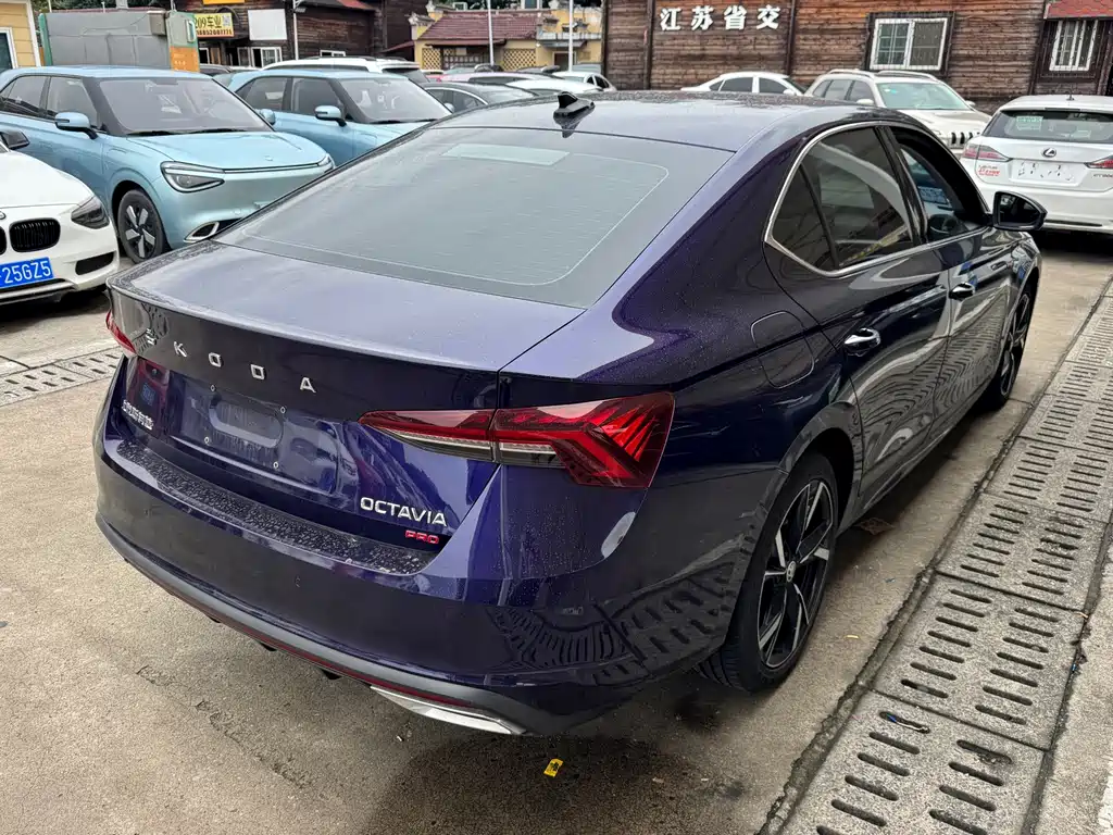 Skoda Octavia — фото 2