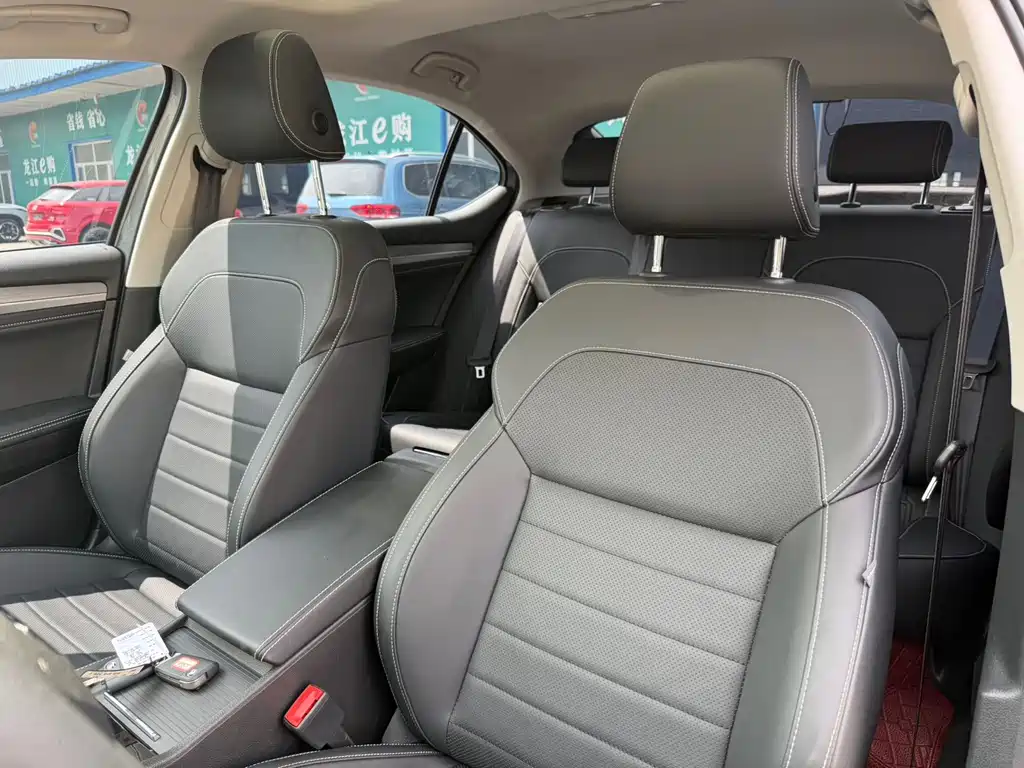 Skoda Superb — фото 11