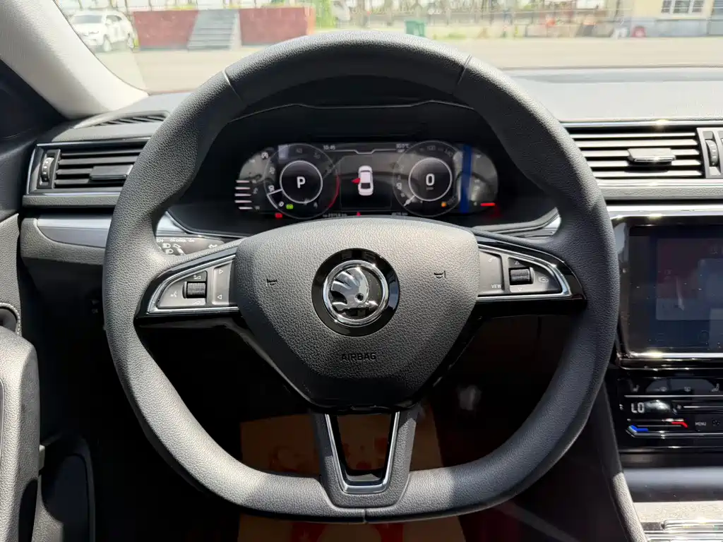 Skoda Superb — фото 14