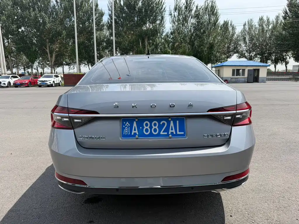 Skoda Superb — фото 3