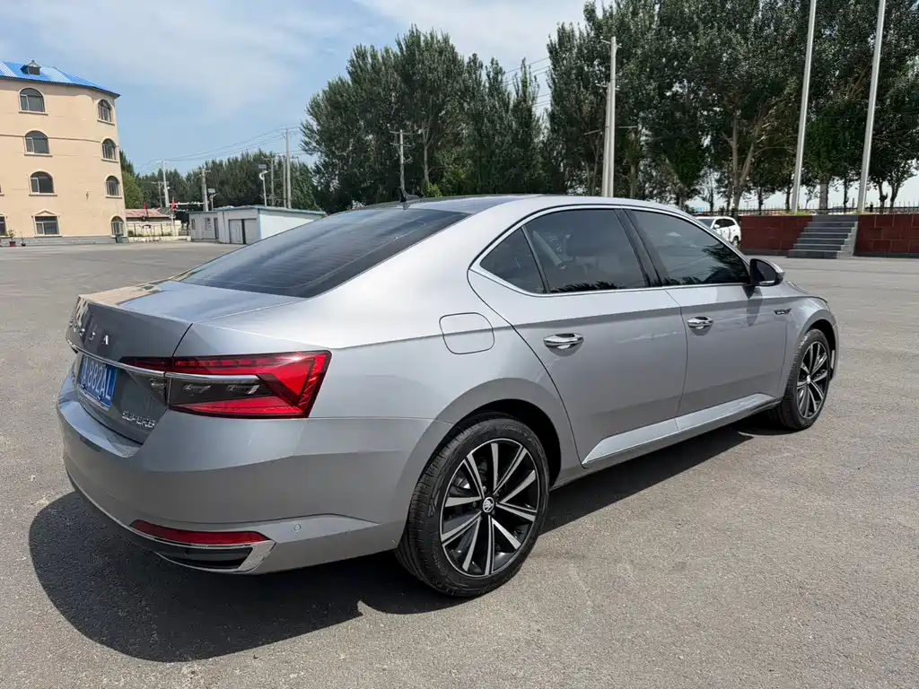 Skoda Superb — фото 5