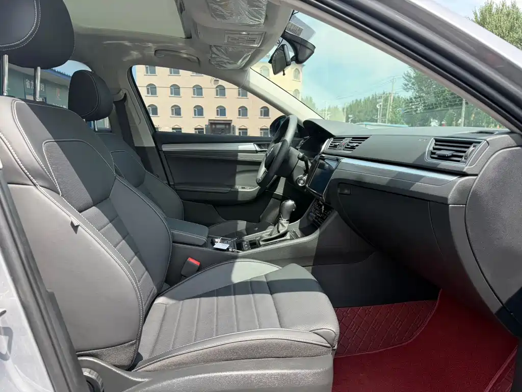 Skoda Superb — фото 9
