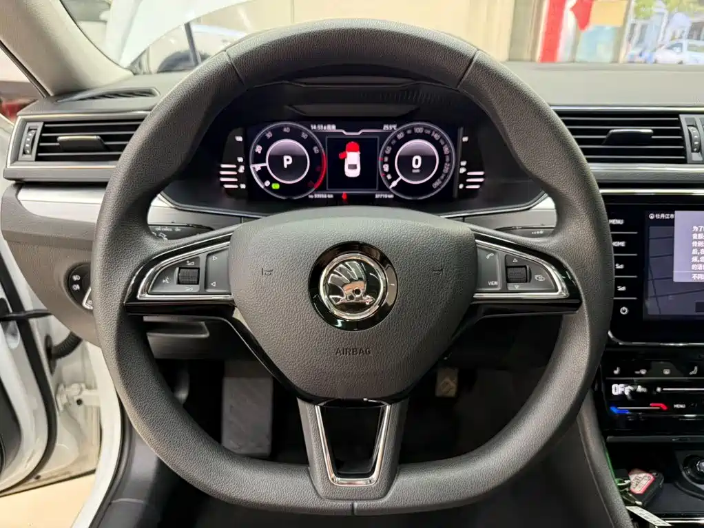 Skoda Superb — фото 11