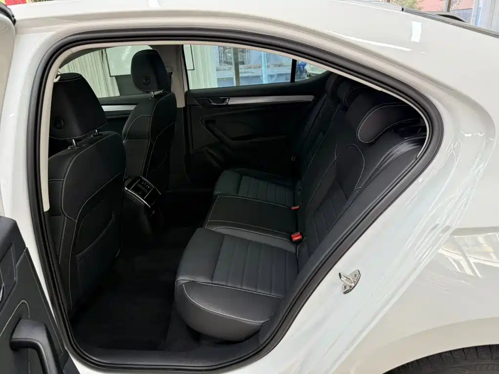 Skoda Superb — фото 18
