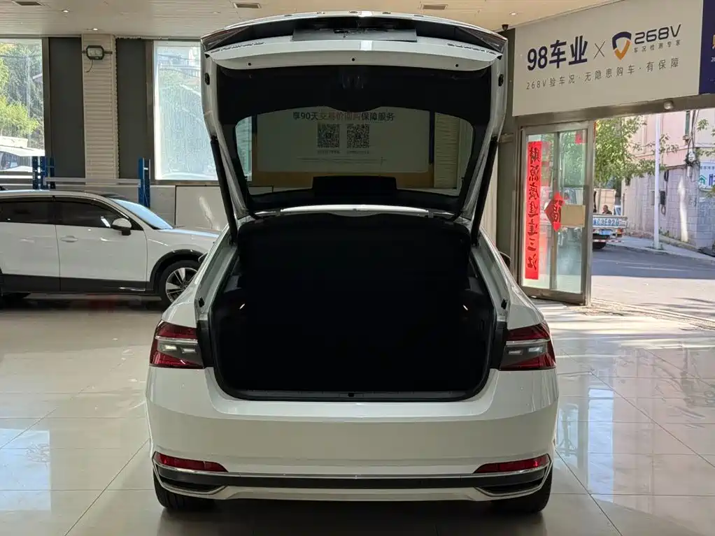 Skoda Superb — фото 24