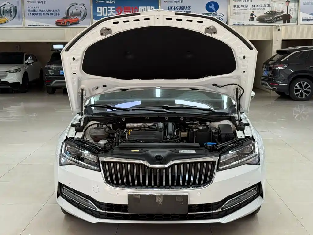Skoda Superb — фото 7
