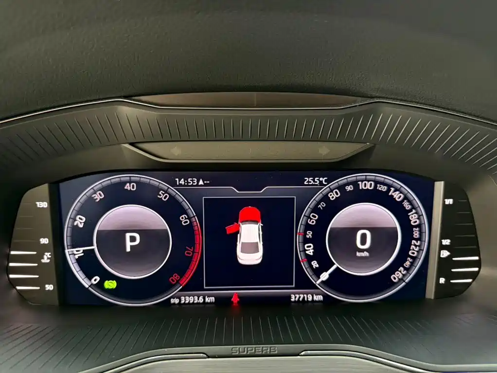 Skoda Superb — фото 10