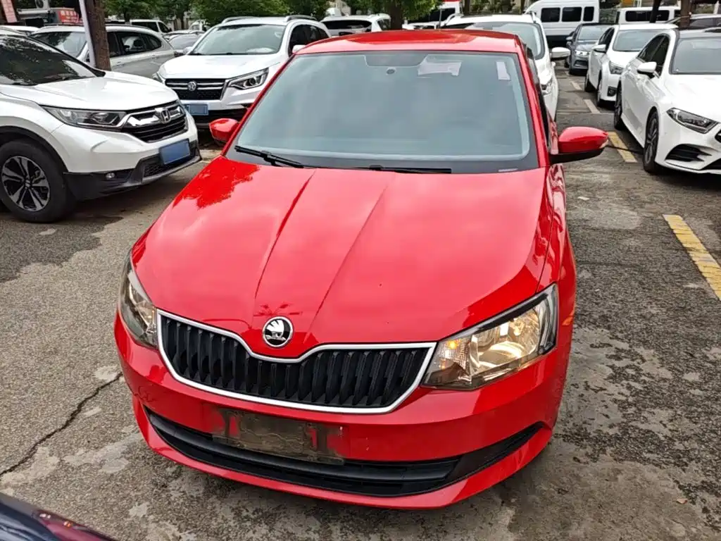 Skoda Fabia — фото 3