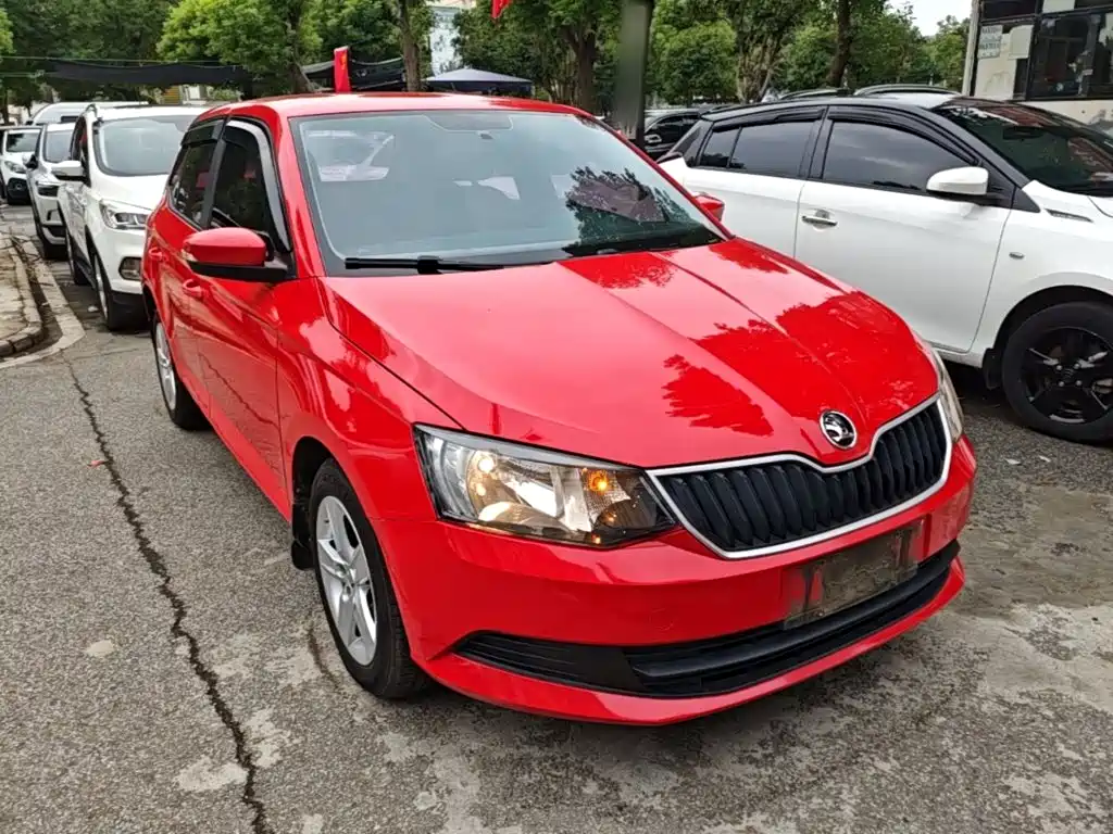 Skoda Fabia — фото 4