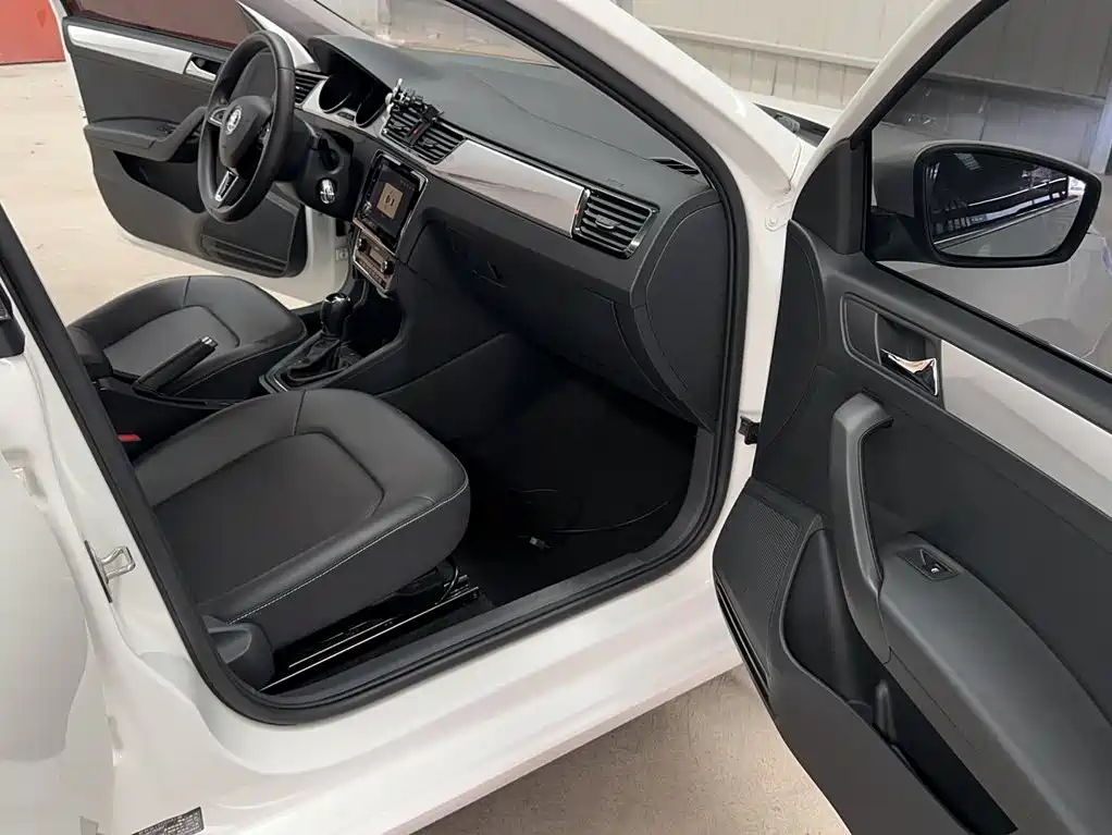 Skoda Rapid — фото 2