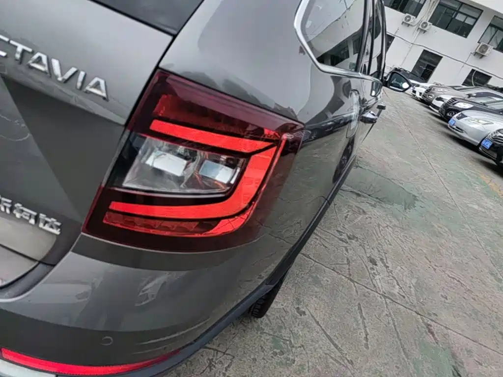 Skoda Octavia — фото 8