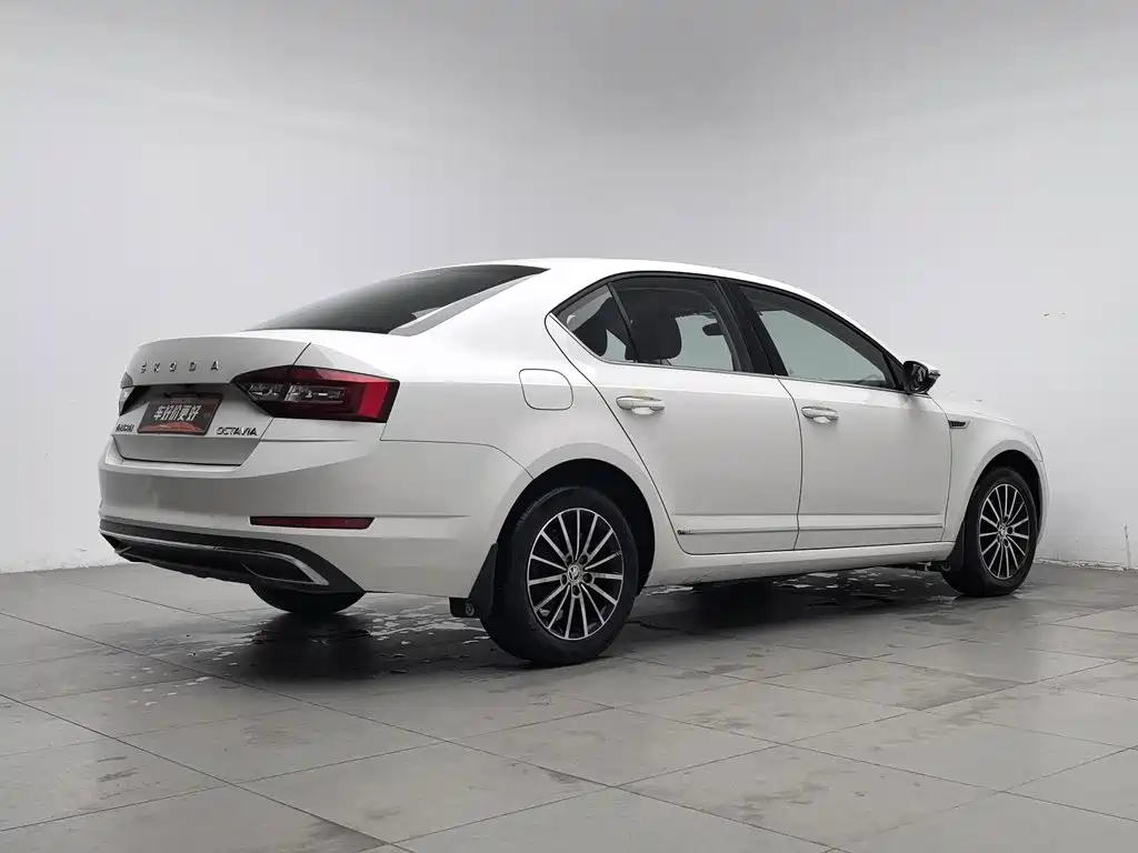 Skoda Octavia — фото 2