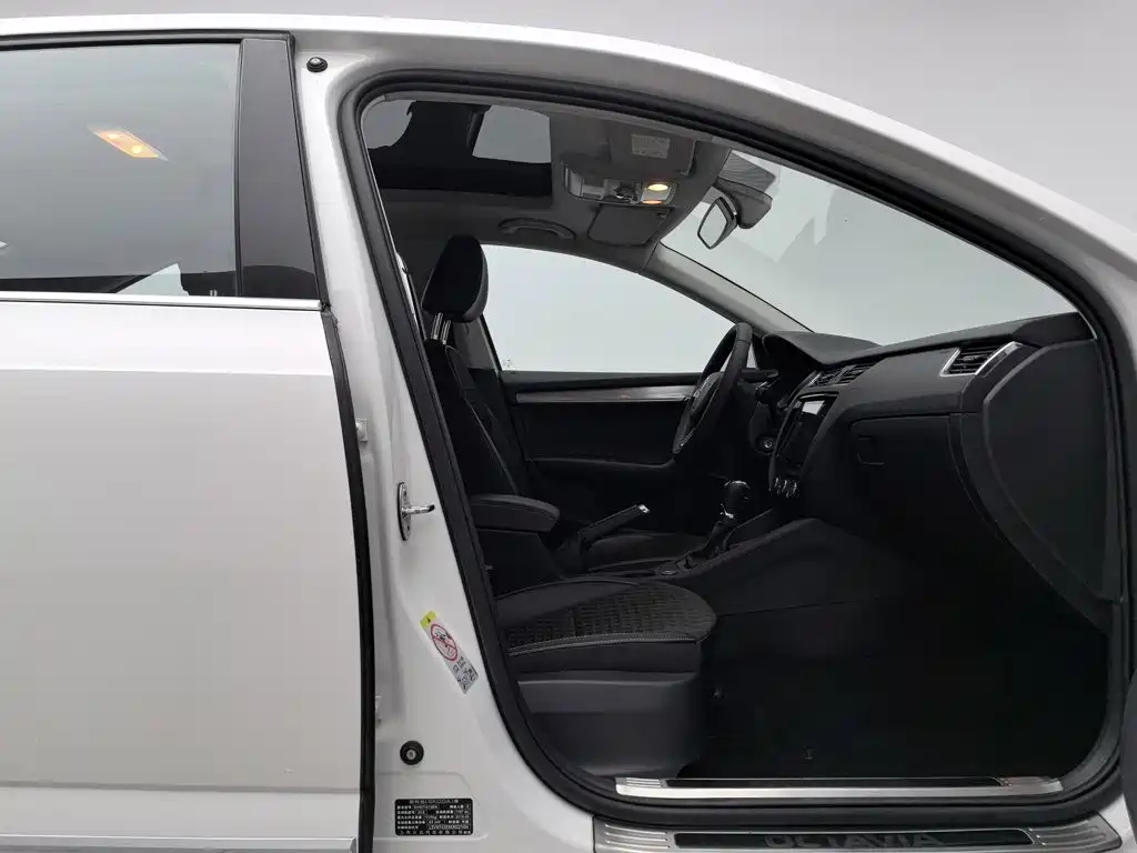Skoda Octavia — фото 23
