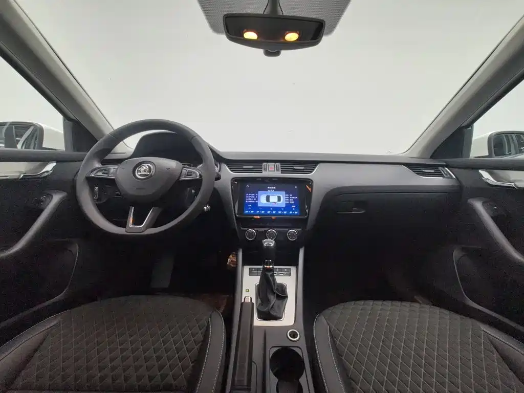 Skoda Octavia — фото 5