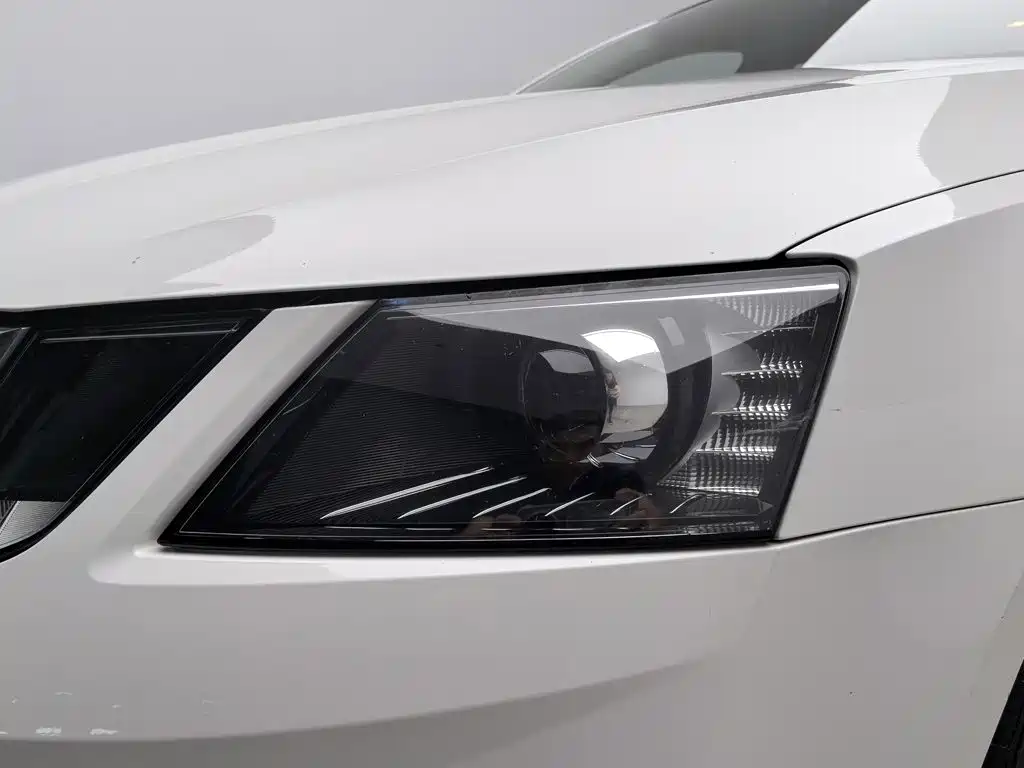 Skoda Octavia — фото 7