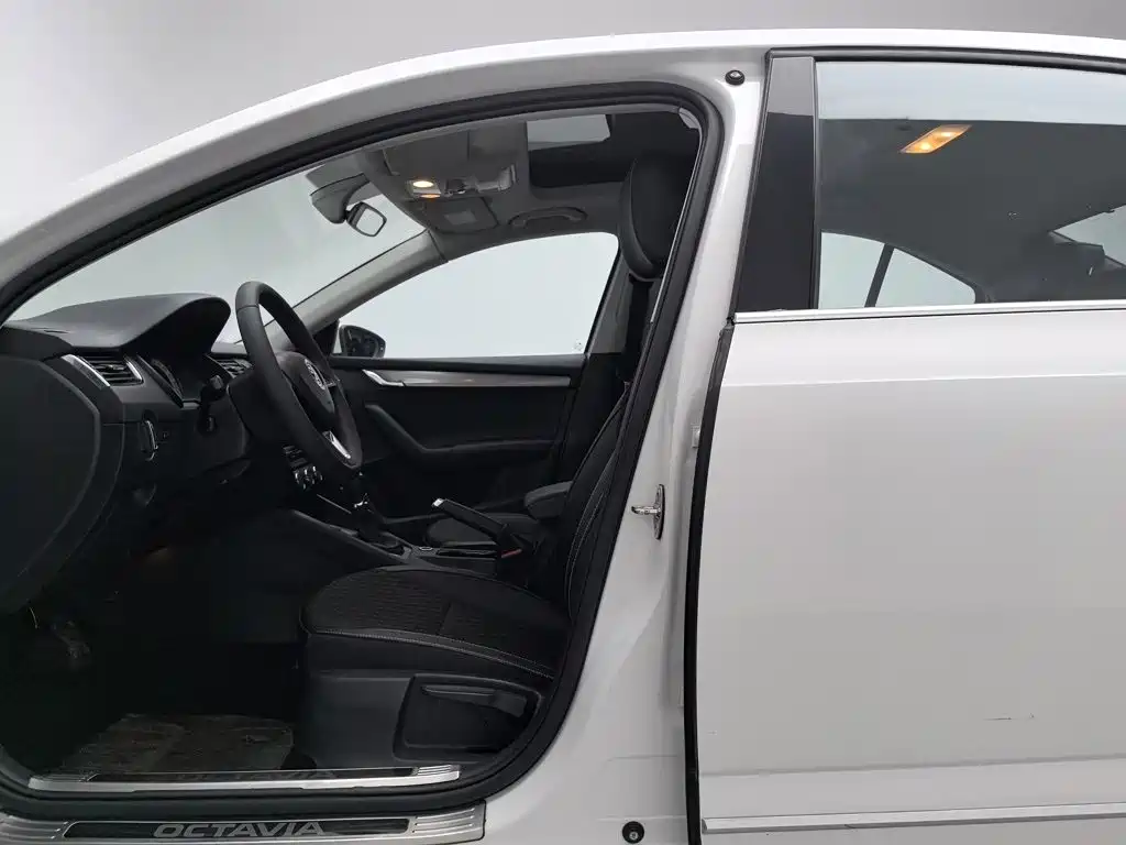 Skoda Octavia — фото 10