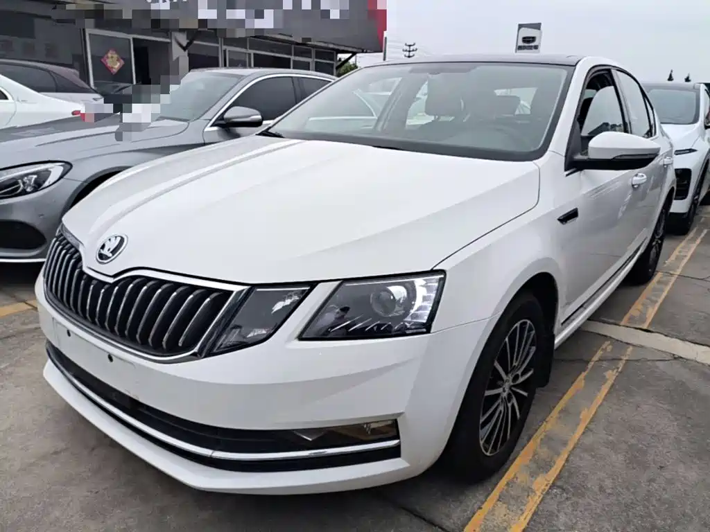 Skoda Octavia — фото 2