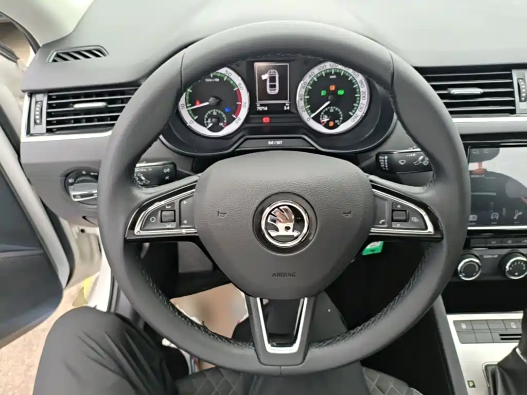 Skoda Octavia — фото 11