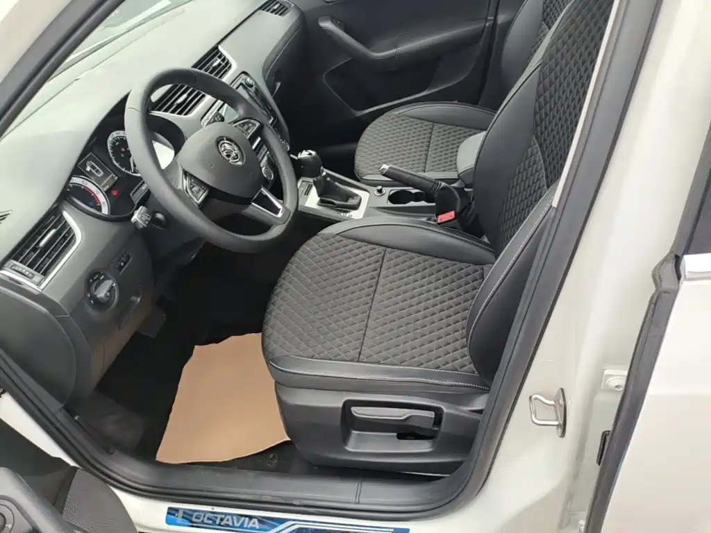 Skoda Octavia — фото 15