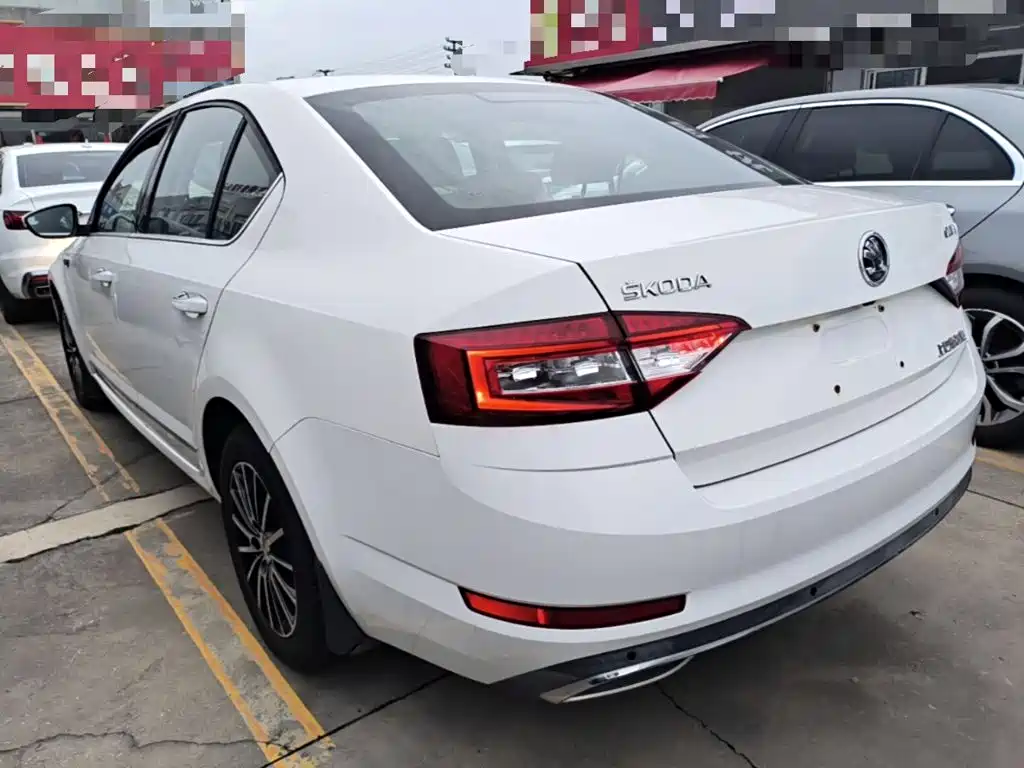 Skoda Octavia — фото 5