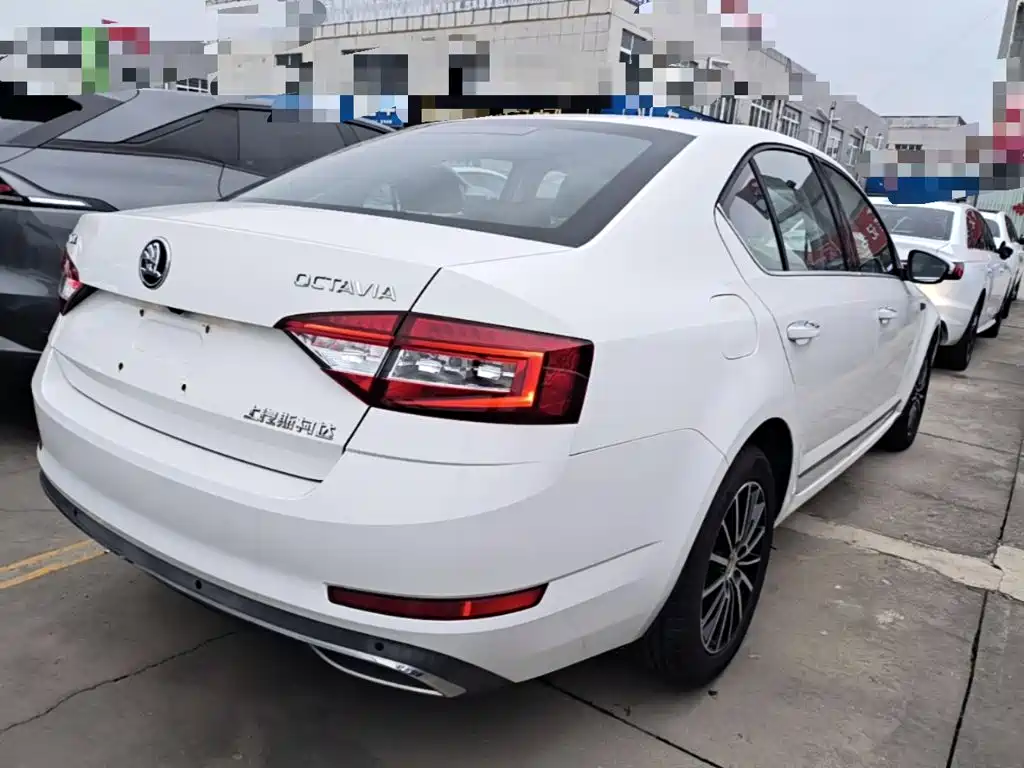 Skoda Octavia — фото 7