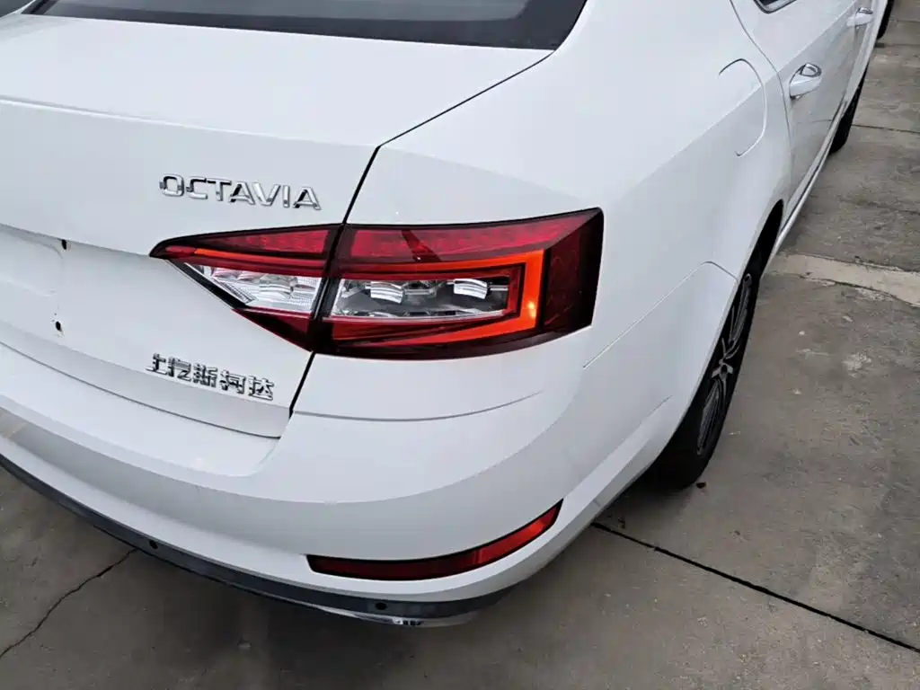 Skoda Octavia — фото 8