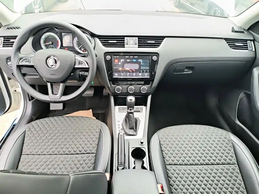 Skoda Octavia — фото 10