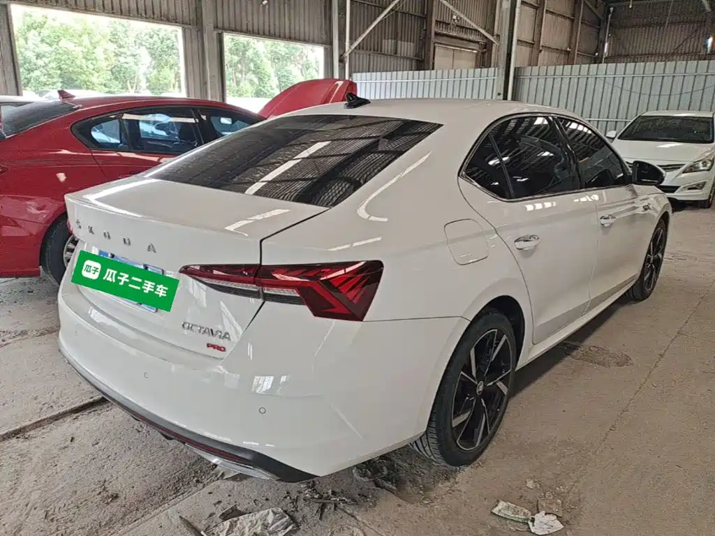 Skoda Octavia — фото 7