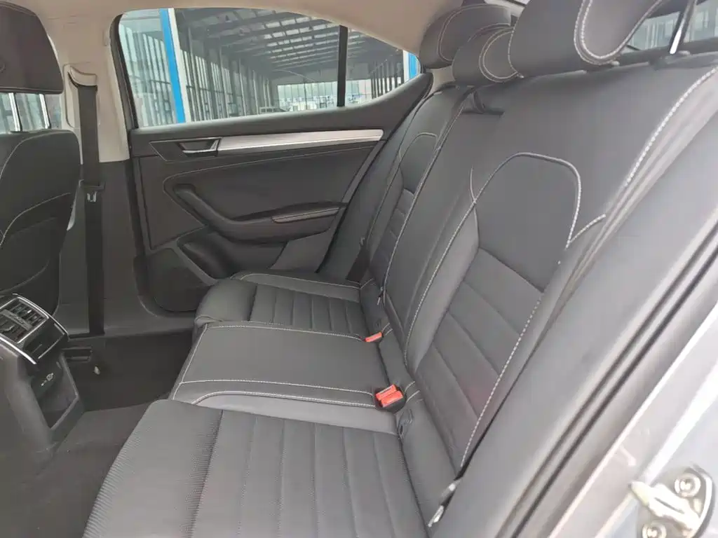 Skoda Superb — фото 17