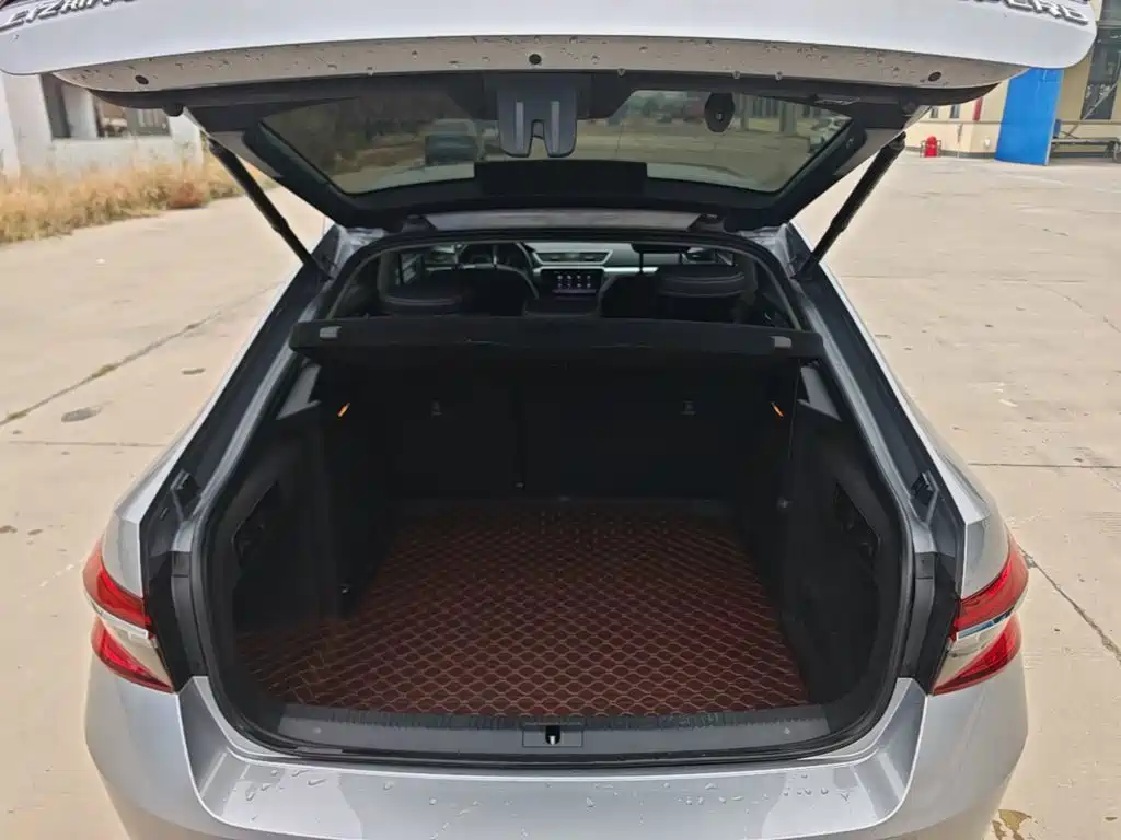 Skoda Superb — фото 19