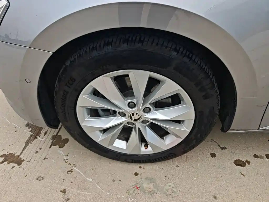 Skoda Superb — фото 23