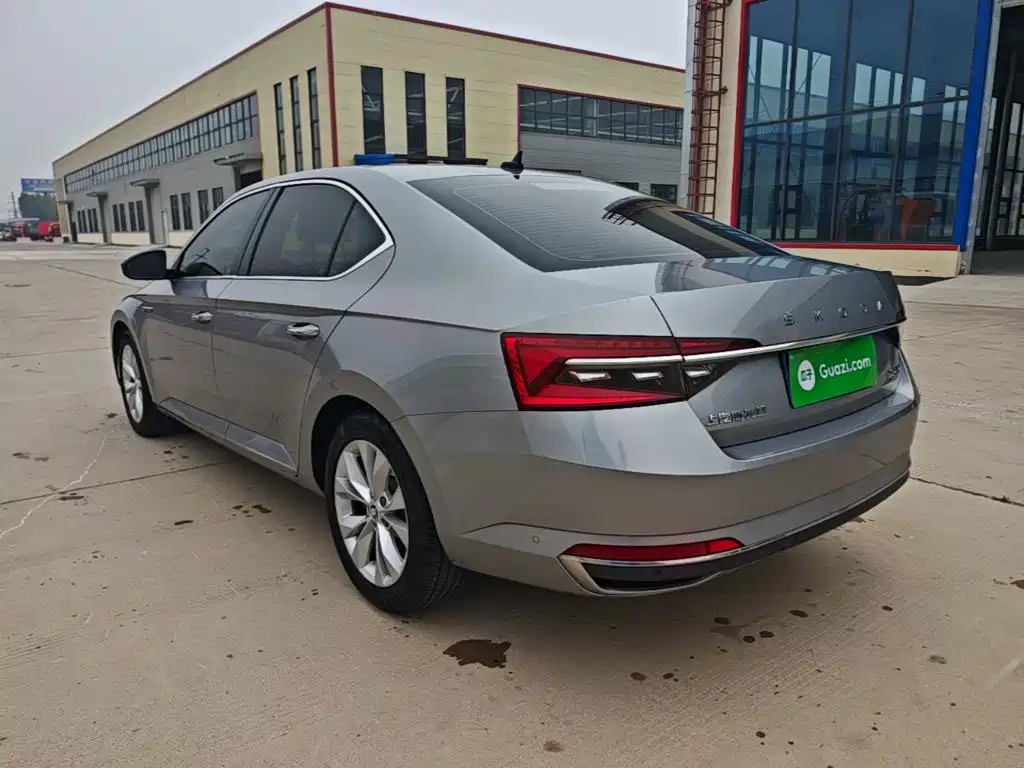 Skoda Superb — фото 5