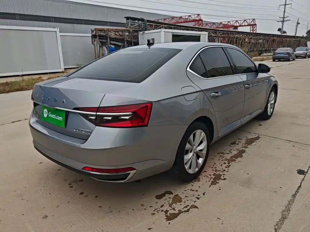 Skoda Superb — фото 7