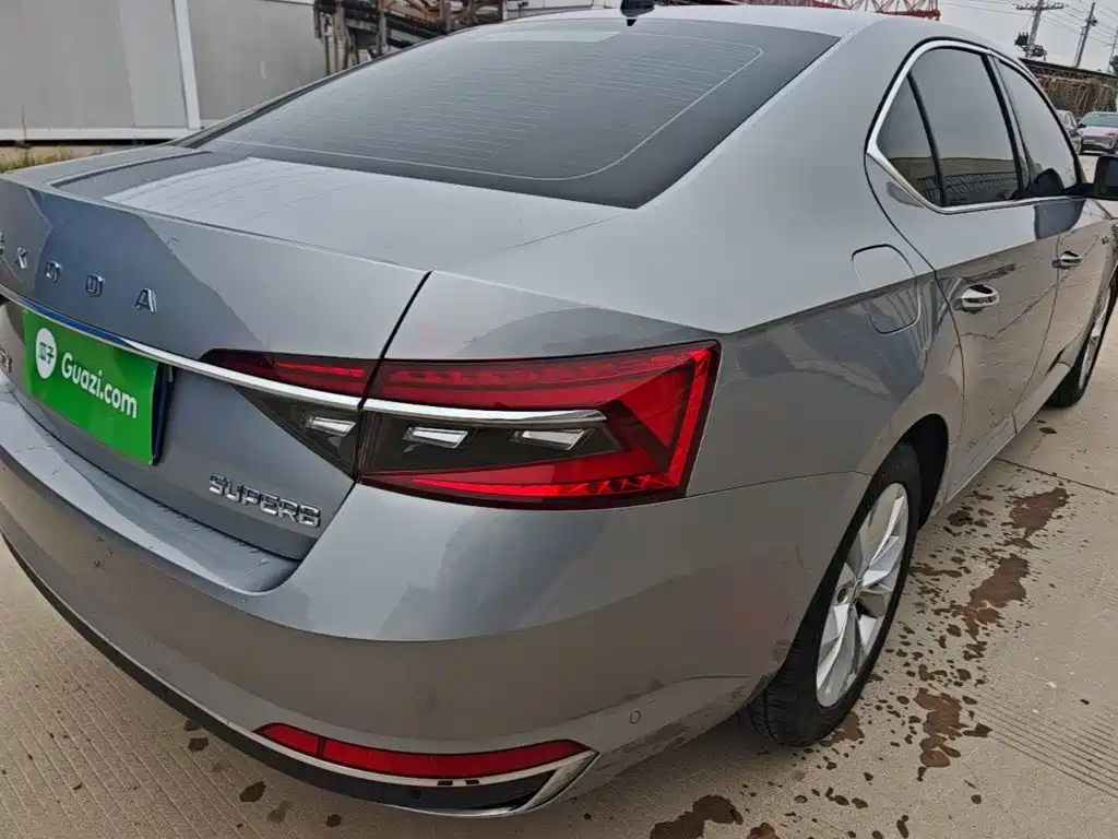 Skoda Superb — фото 8