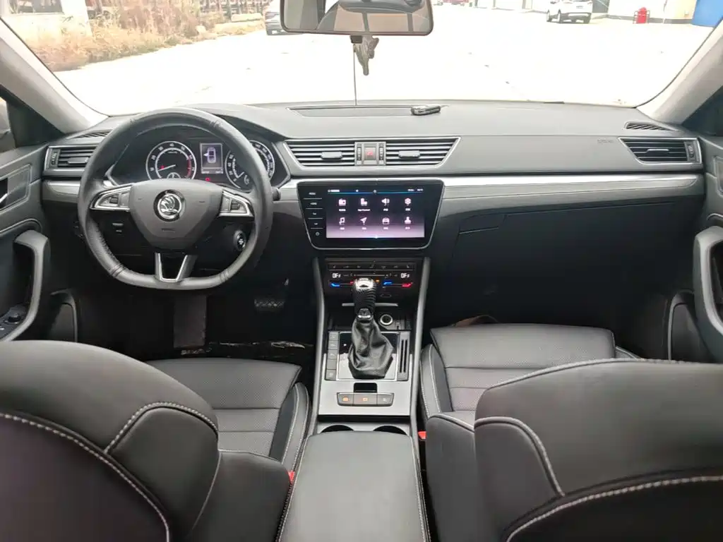 Skoda Superb — фото 10