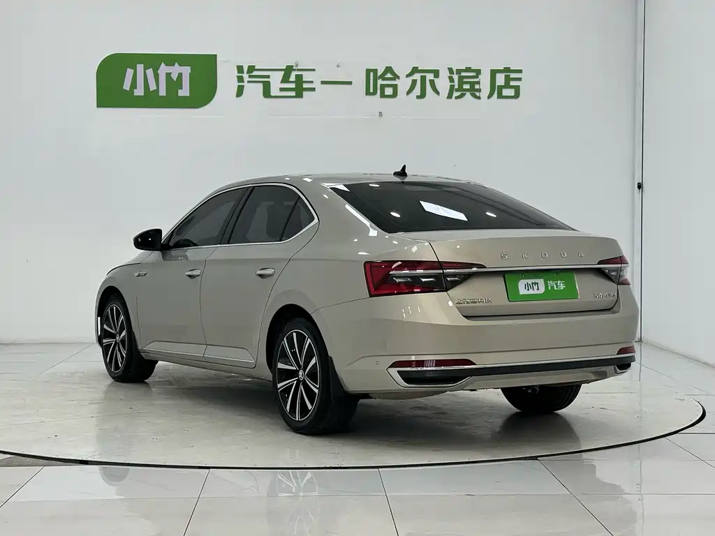 Skoda Superb — фото 4